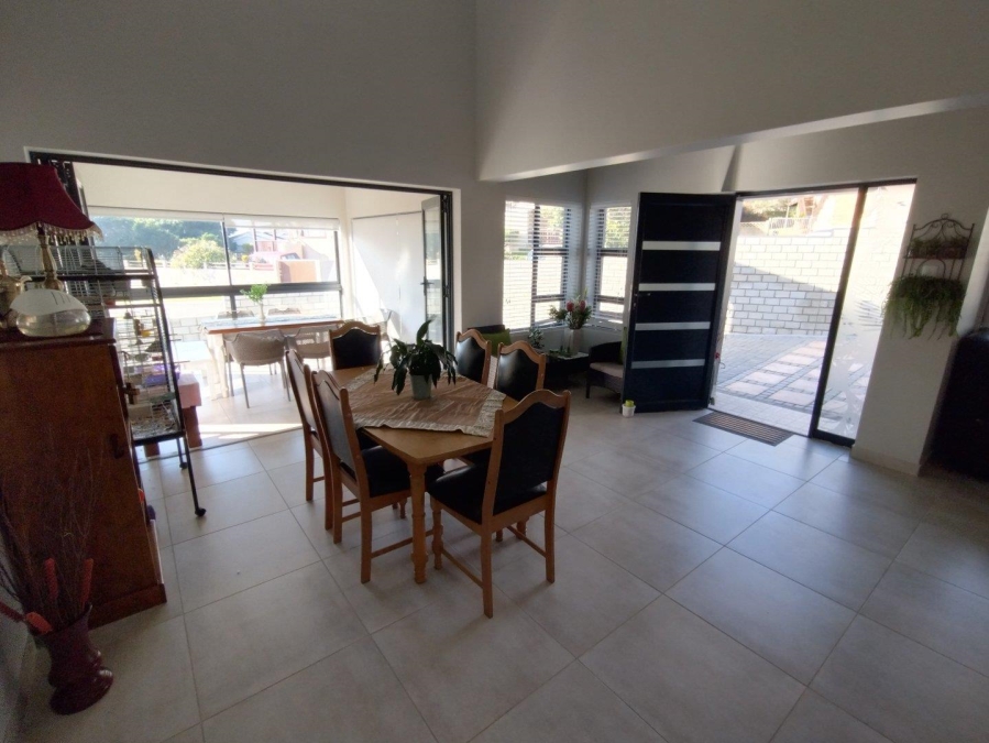 3 Bedroom Property for Sale in Wavecrest Eastern Cape